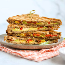 Tosti met avocado en hummus